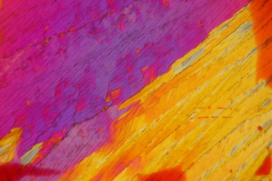 Adipinsäure fotografiert mit aufgeschraubtem Adapter, unbearbeitet